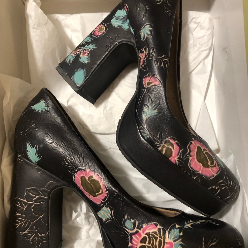L’Artiste Pumps - **reserved for ingrace316 - Picture 5 of 5